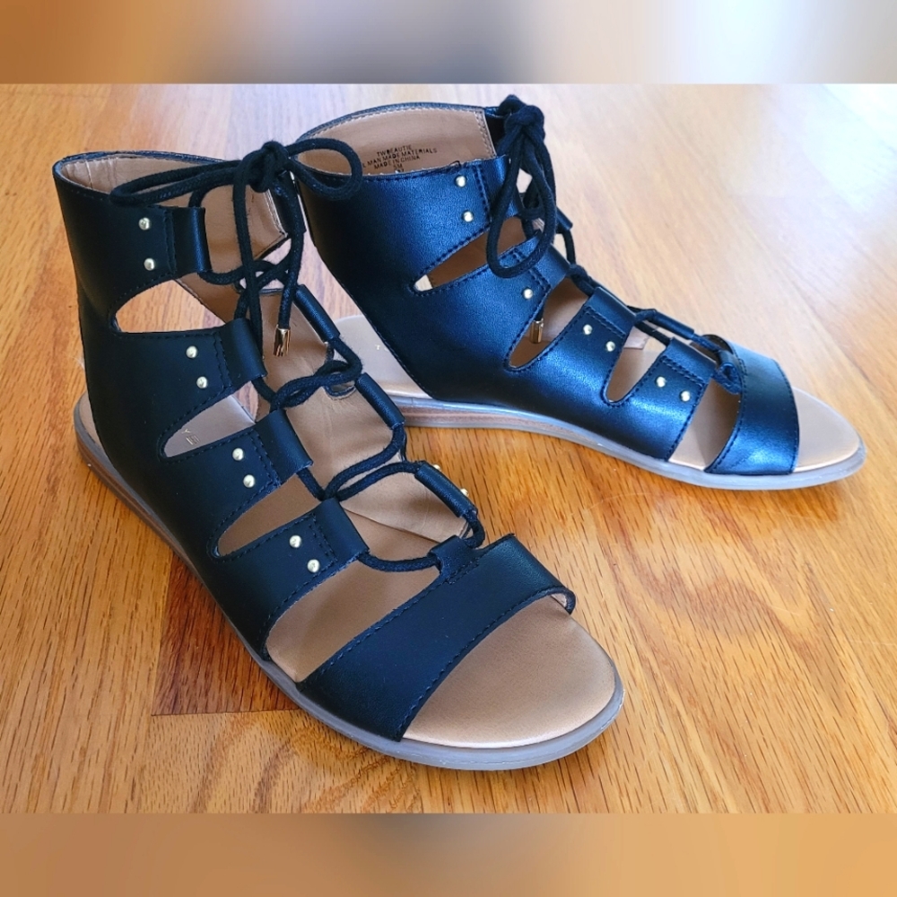 NEW Tommy Hilfilger Gladiator Sandals | Black with Gold Accents | Size 5
